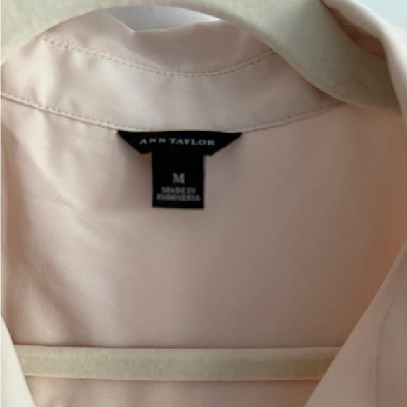 Ann Taylor Light Pink Women’s Blouse. Size Medium. - Picture 4 of 9
